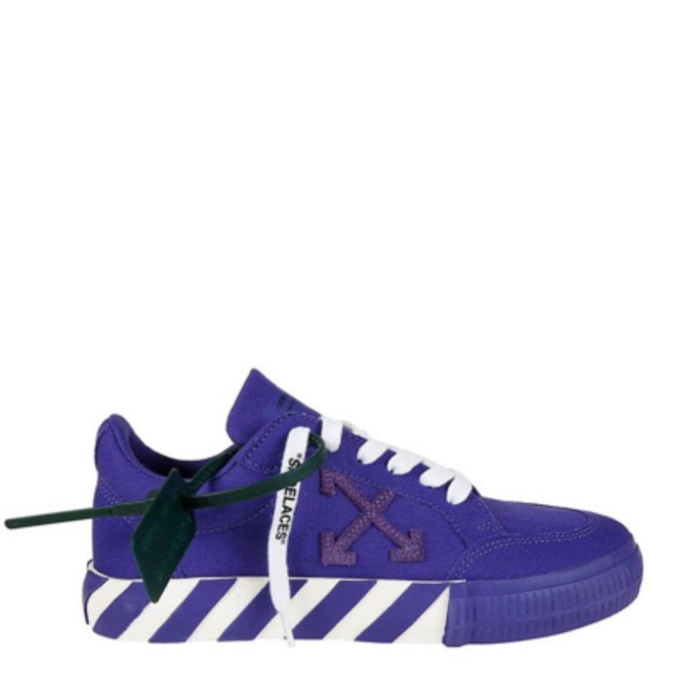 OFF-WHITE ARROW LOW TOP SNEAKERS. COLOR: PURPLE WHITE. SIZE: EU 41 (US 11M).